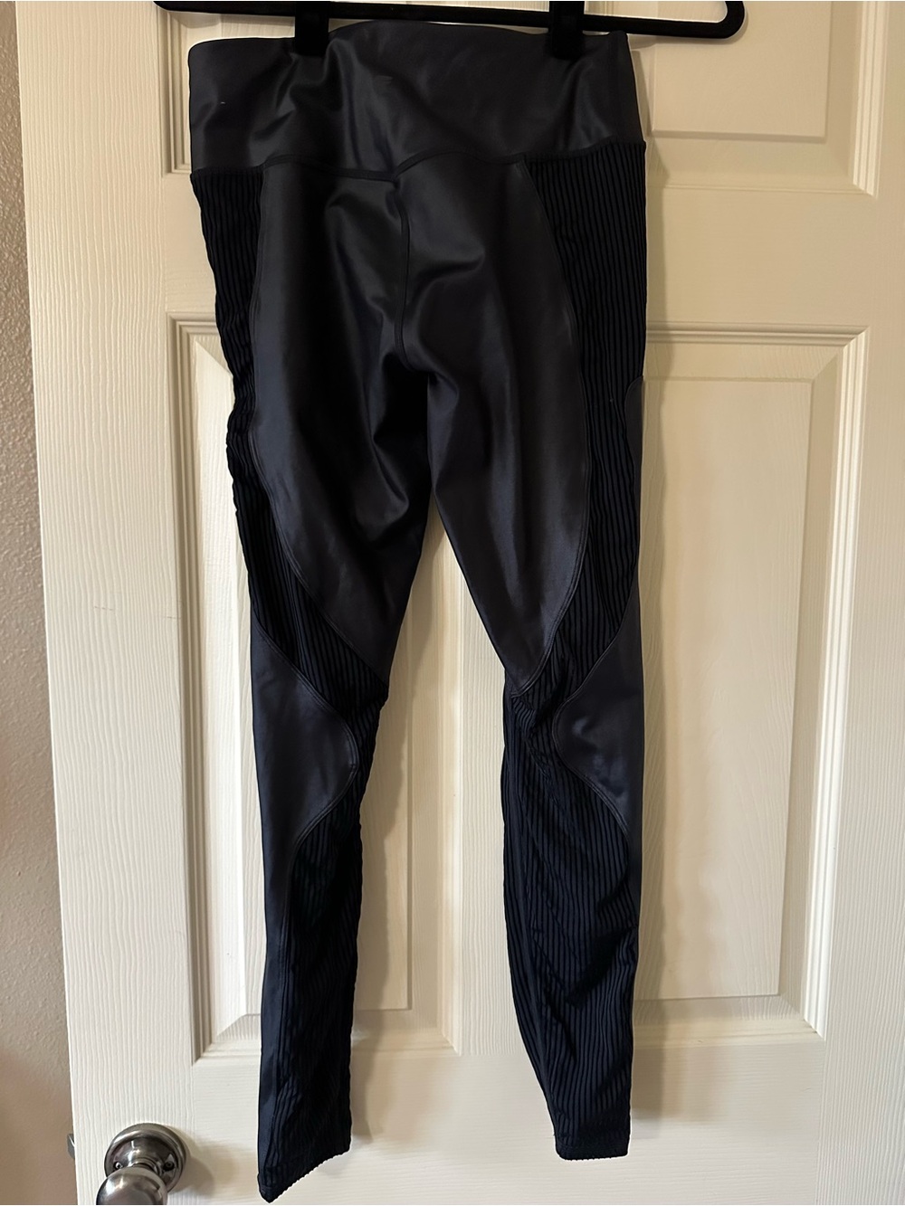 Fabletics by Khloe - Black High-Waist Textured Panel Leggings Set - Picture 9 of 10